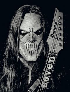 Mick Thomson interpreta Slipknot Band Member
