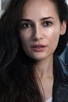 Rebecca Husain interpreta Madison (voice)