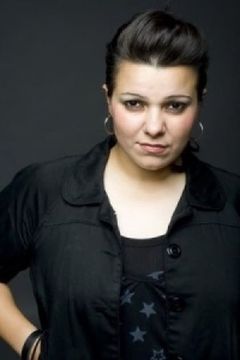 Katie Messina interpreta Coffee Sales Person