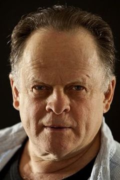 Ralph P. Martin interpreta Mr. Brown