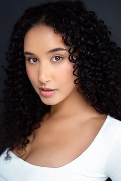 Olivia Ryan Stern interpreta Tara
