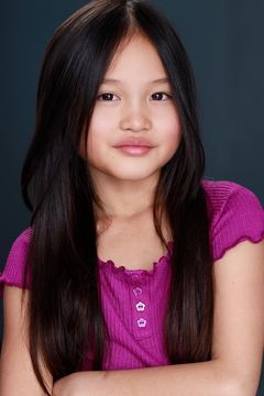 Milana Wan interpreta Party Attendant Daughter