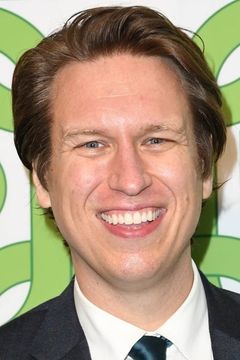 Pete Holmes interpreta Chuck (voice)