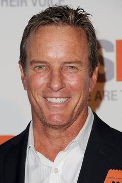 Linden Ashby interpreta Noah Stilinski