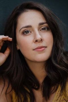 Nicole Gulasekharam interpreta Deb