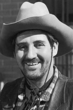 Pat Buttram interpreta Saloon Old Timer