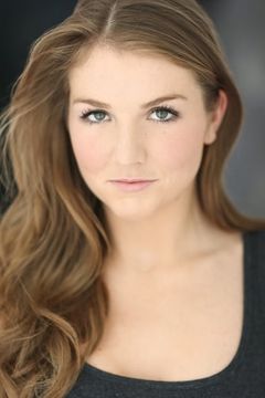 Ali Webb interpreta Mrs. Hirsch