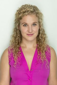 Bethany DeZelle interpreta Production Assistant (uncredited)