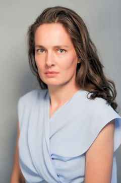 Ute Katharina Kampowsky interpreta Annika Bruckner