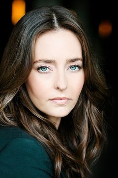 Meredith May interpreta Suzie Standish