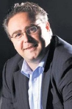Guido Baechler interpreta Lt Perry