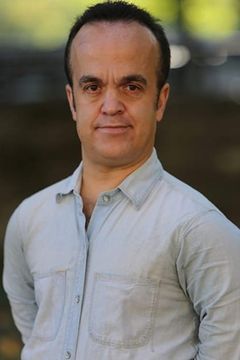 Aaron Beelner interpreta Palico