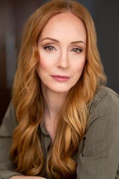 Leah Hennessey interpreta Jessica