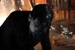 Eric Bossick interpreta Health and Safety Officer