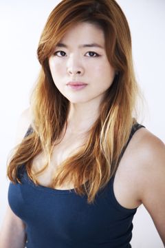 Ruibo Qian interpreta Dr. Bethany