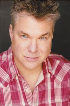 Peter DeFaria interpreta Civilian