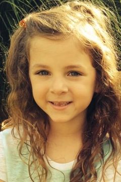 Aundrea Gadsby interpreta Cristy 5 Years Old