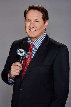 Chris Myers interpreta Fox Sportscaster