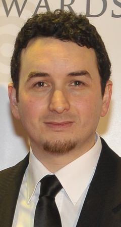 Will Collins interpreta Additional Voices (voice)