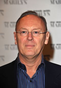 Richard Clifford interpreta Minister