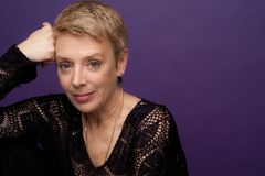 Katherine Trowell interpreta Mayor Cantin's Wife