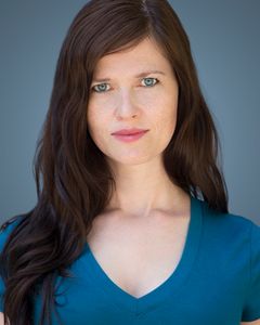 Rachel Rath interpreta Maid (uncredited)