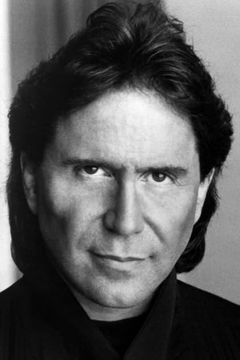 Don Simpson interpreta Aldo Bennedetti