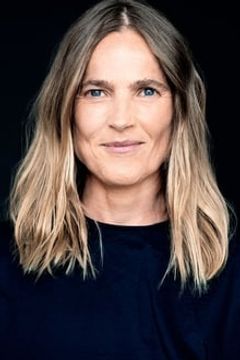 Karoline Eichhorn interpreta Conny Reinert