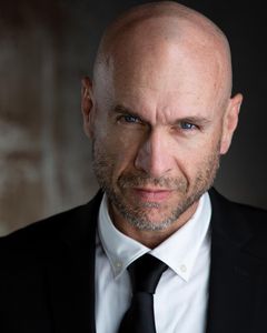 Eric Lee Huffman interpreta KGB Bodyguard