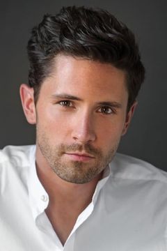 Evan Holtzman interpreta Deke Slayton