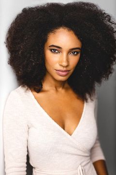 Jessica Thomas interpreta Michaela