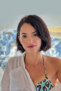 Sera Kutlubey interpreta Azra