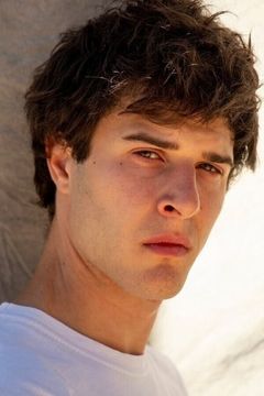 Emanuele Linfatti interpreta Martin