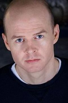 Bradley Sawatzky interpreta Rostov