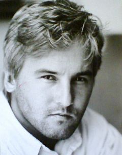 John Stoneham Jr. interpreta Angry Man