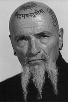 Erl Van Douglas interpreta Von Esper