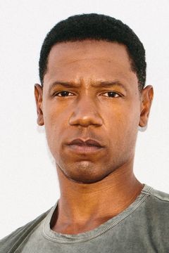 Tory Kittles interpreta Thomas Papania