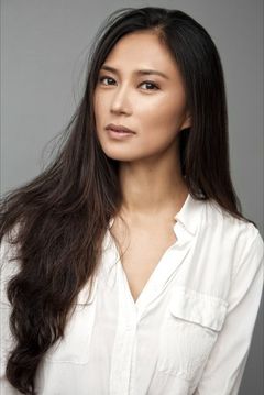 Xin Wang interpreta May-Ling