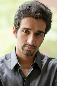 Ronny Mathew interpreta Slick Cop