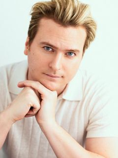 Alexander Mannara interpreta Marine