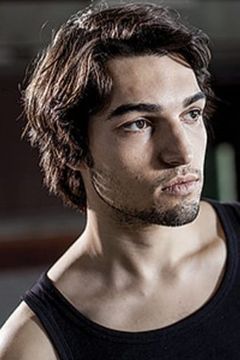 Jordan Haj interpreta Vampire Hunter