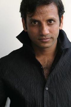 Prashant Prabhakar interpreta Kami