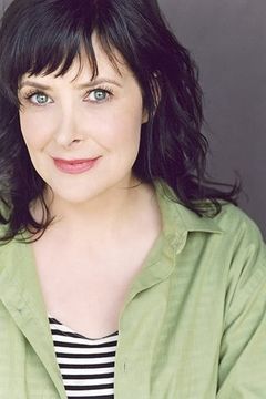Deborah Theaker interpreta Mary