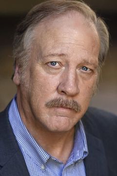 Richard L. Olsen interpreta Older Policeman
