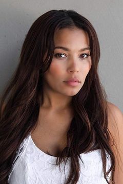 Kerri Kamara interpreta Attractive Lady