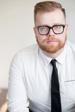 Jeremy Arnold interpreta Businessman