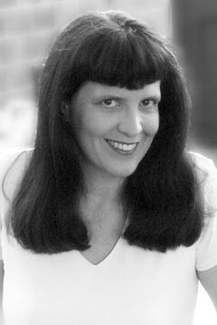 Linda Kaye interpreta Shot Woman