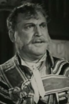 Michael Visaroff interpreta Staff Officer