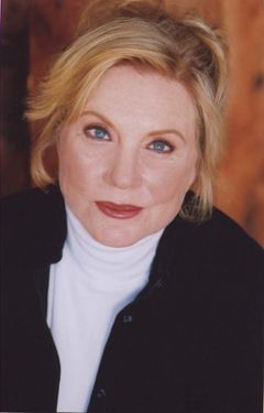 Penelope Windust interpreta Maggie Stoneman
