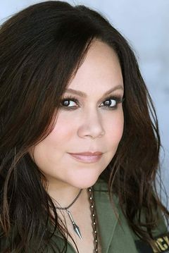 Mela Lee interpreta Internal Medicine Receptionist (voice)